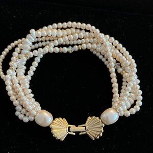 Vintage Richelieu Pearl Bracelet with Gold Clasp.